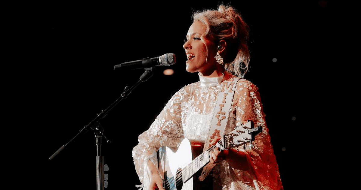 Emily Ann Roberts Shares Powerful Message About Staying Motivated When the Audience Isn’t Paying Attention