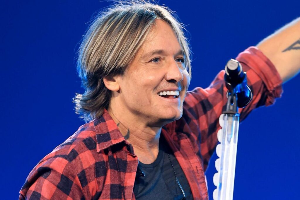Watch Keith Urban Add a New Lyric to 'You'll Think of Me'