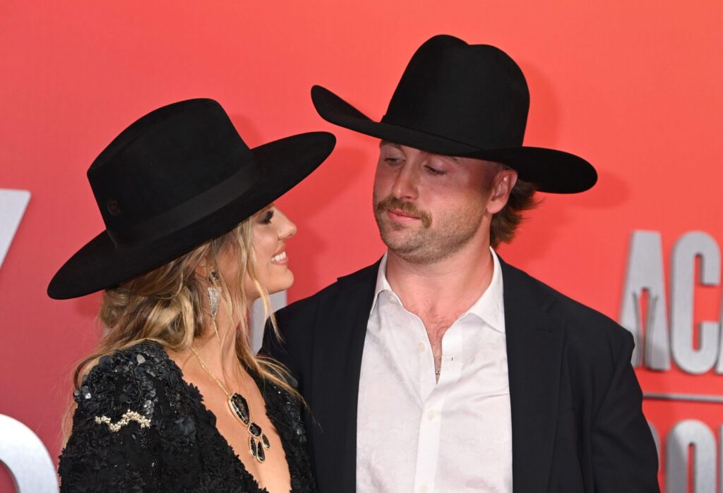 “He Fell For It” – Lainey Wilson Lied On Her First Date With Devlin “Duck” Hodges That Friends Called Her “Goose”
