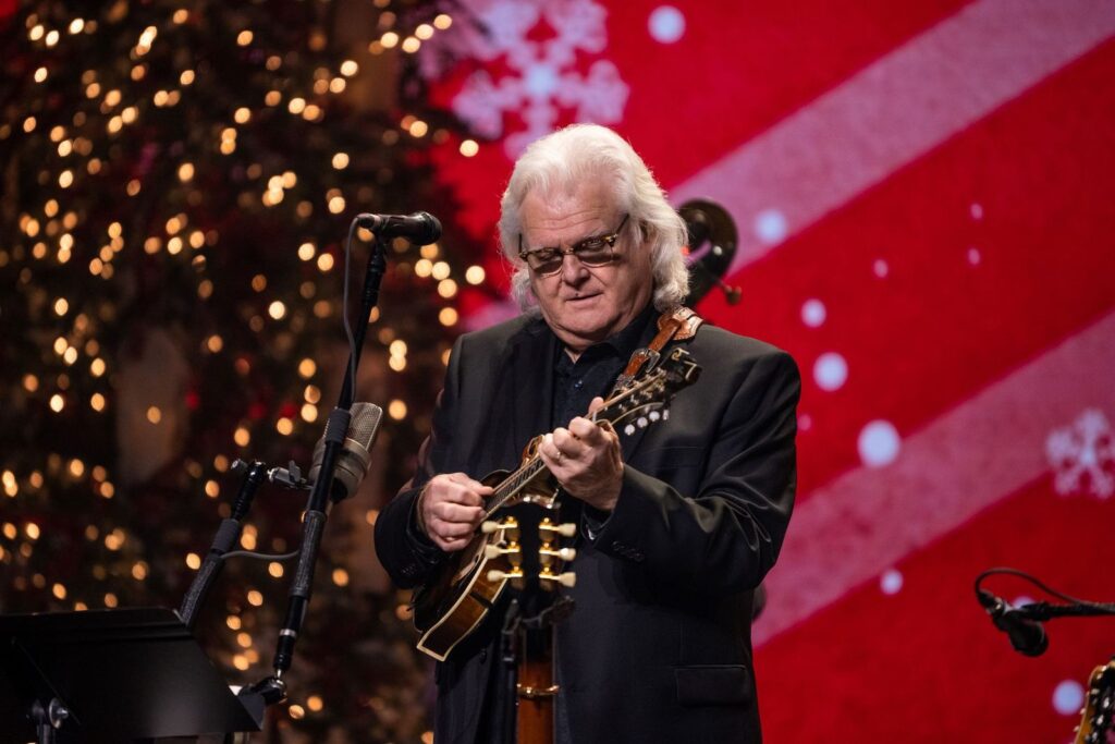 Ricky Skaggs Announces 2025 Christmas Tour – Country’s Chatter