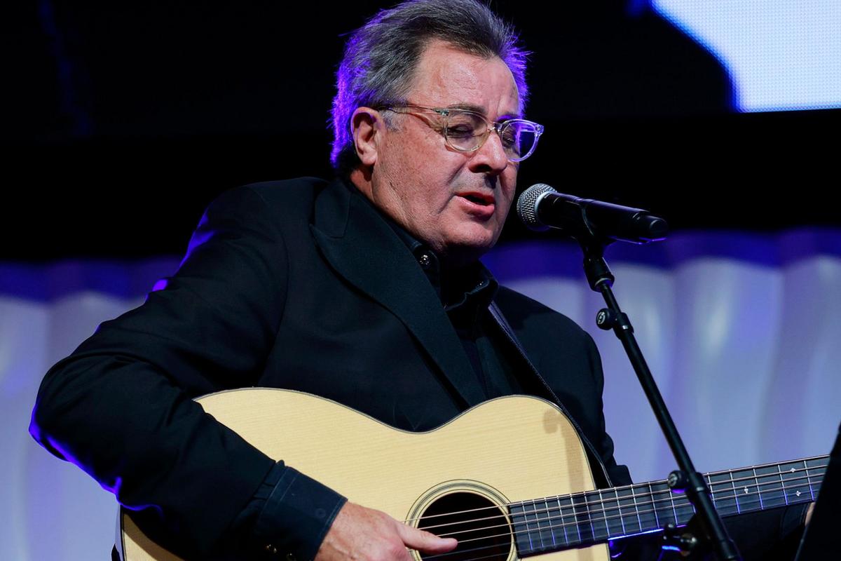 Vince Gill to Receive CMA Lifetime Achievement Award