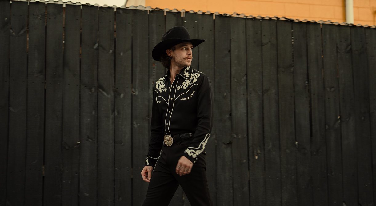 Tyler Halverson Releases Gritty New Heartbreaker, โFort Worth Losing,โ From Forthcoming Record, โIn Defense Of Drinkingโ